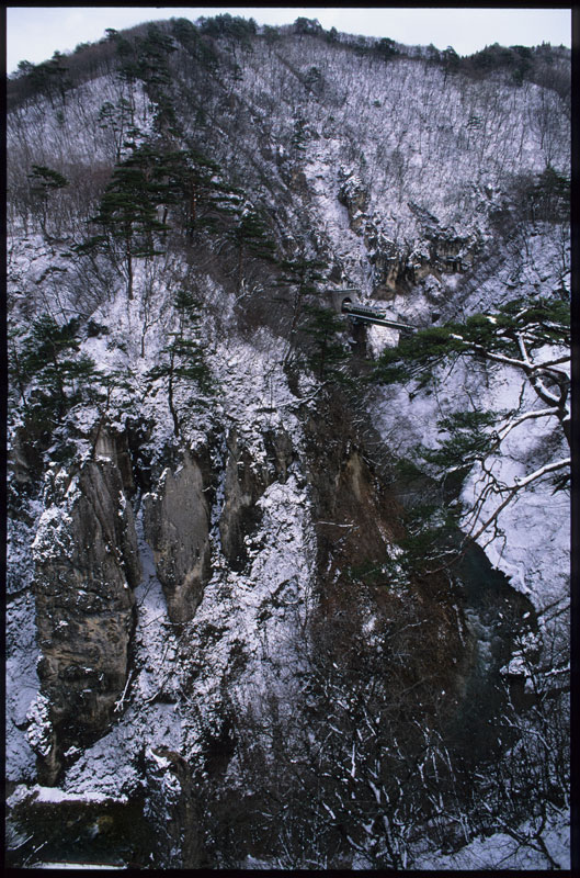 1999.3.29　陸羽東線鳴子温泉～中山平　1/250sec　ｆ5.6-8　Nikon F801S　28-85mm　RVP+1