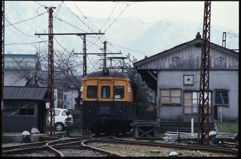 1999.4.2　蒲原鉄道村松駅　1/125sec　ｆ5.6-8　Nikon F801S　80-200mm　E100S